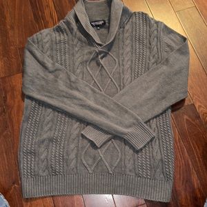 ROUNDTREE & YORKE V-NECK SWEATER